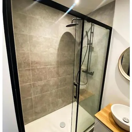 Le Flamboyant אנז'ה